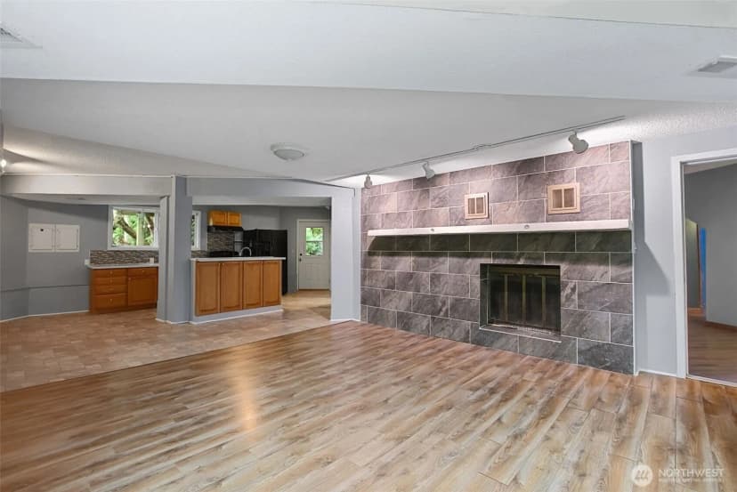 Property photo for 19217 46th Avenue Ne, Lake Forest Park photo 25