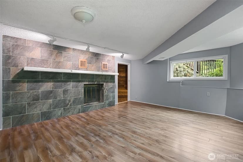 Property photo for 19217 46th Avenue Ne, Lake Forest Park photo 23