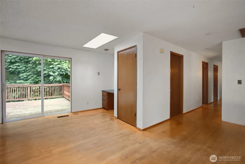 Property photo for 19217 46th Avenue Ne, Lake Forest Park photo 12