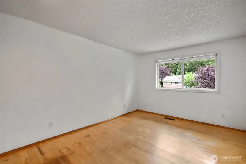 Property photo for 19217 46th Avenue Ne, Lake Forest Park photo 18