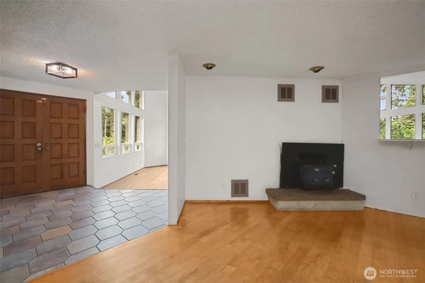 Property photo for 19217 46th Avenue Ne, Lake Forest Park photo 10