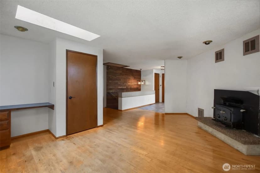 Property photo for 19217 46th Avenue Ne, Lake Forest Park photo 11