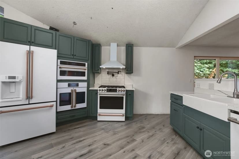Property photo for 19217 46th Avenue Ne, Lake Forest Park photo 8