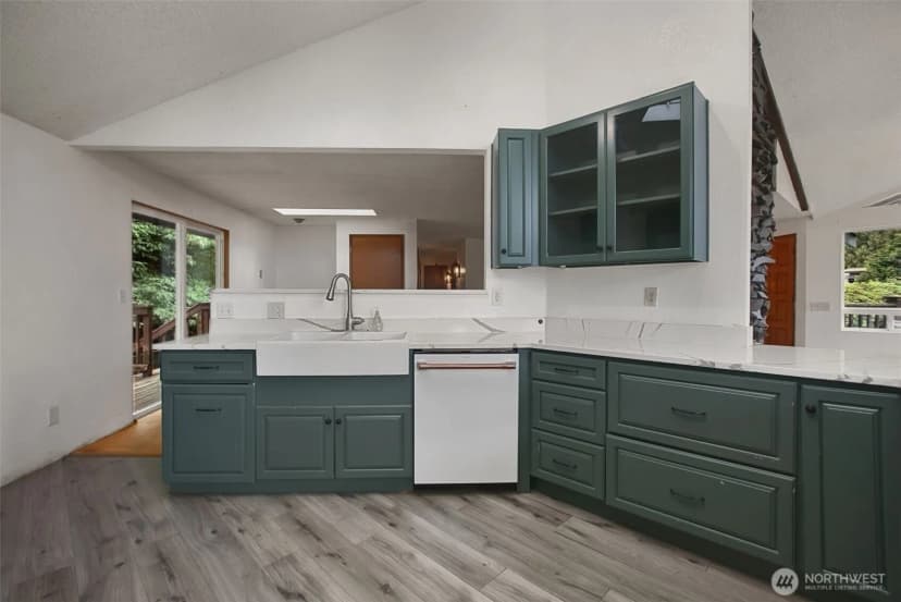 Property photo for 19217 46th Avenue Ne, Lake Forest Park photo 9