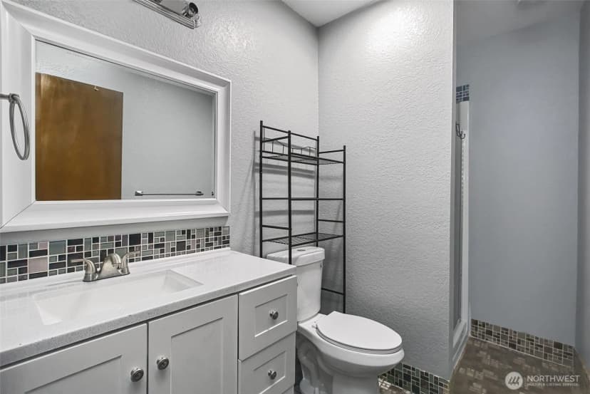 Property photo for 19217 46th Avenue Ne, Lake Forest Park photo 28