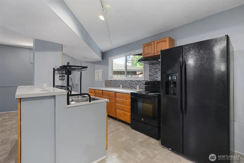Property photo for 19217 46th Avenue Ne, Lake Forest Park photo 26