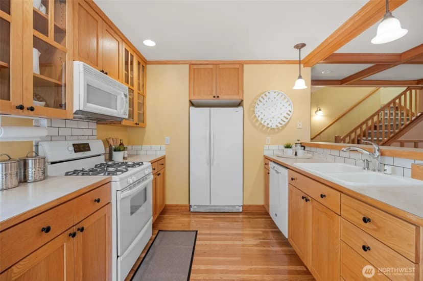 Property photo for 15741 Dayton Avenue N ##11, Shoreline photo 9