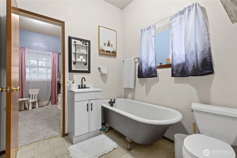 Property photo for 4721 East Valley Highway E, Sumner photo 16