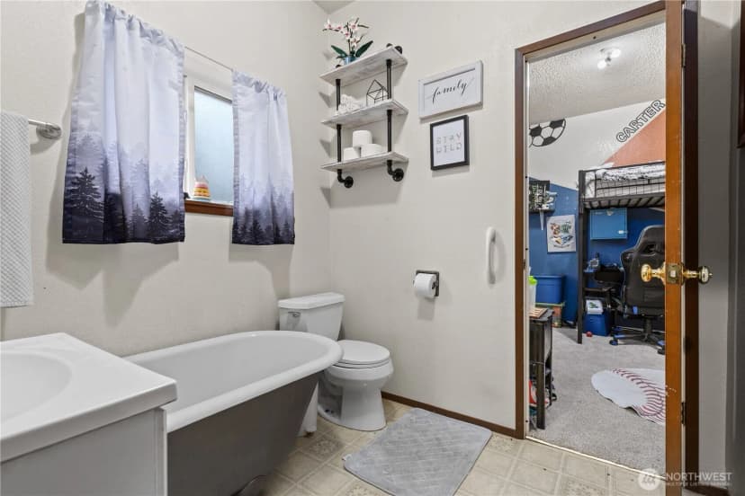 Property photo for 4721 East Valley Highway E, Sumner photo 17