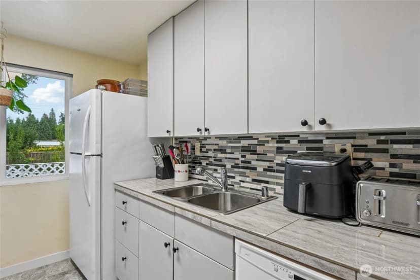 Property photo for 7032 122nd Avenue Se, Newcastle photo 10