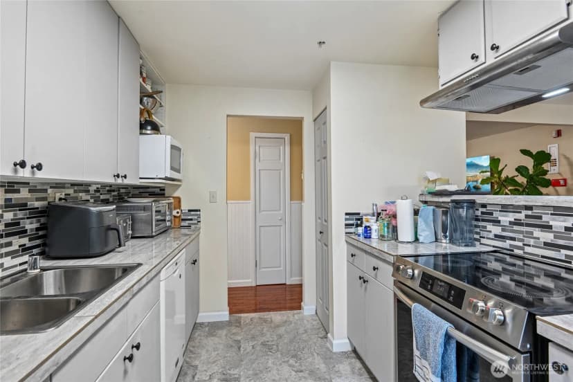 Property photo for 7032 122nd Avenue Se, Newcastle photo 11