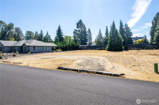 Property photo for 211 Columbia Point Road, Longview