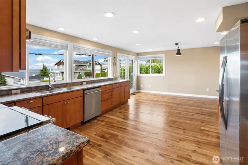 Property photo for 955 2nd Street, Mukilteo photo 15