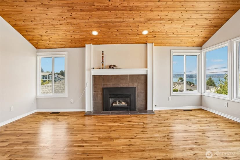 Property photo for 955 2nd Street, Mukilteo photo 8