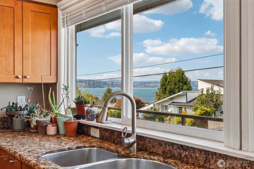 Property photo for 955 2nd Street, Mukilteo photo 14