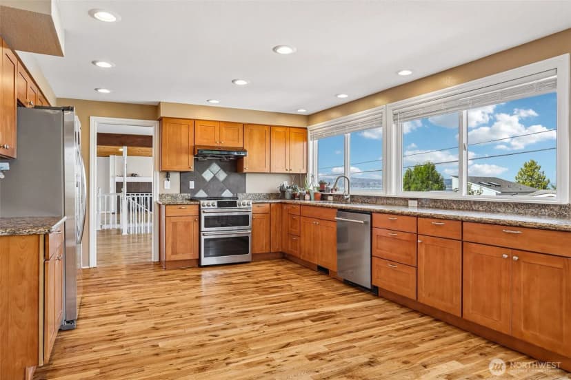Property photo for 955 2nd Street, Mukilteo photo 13