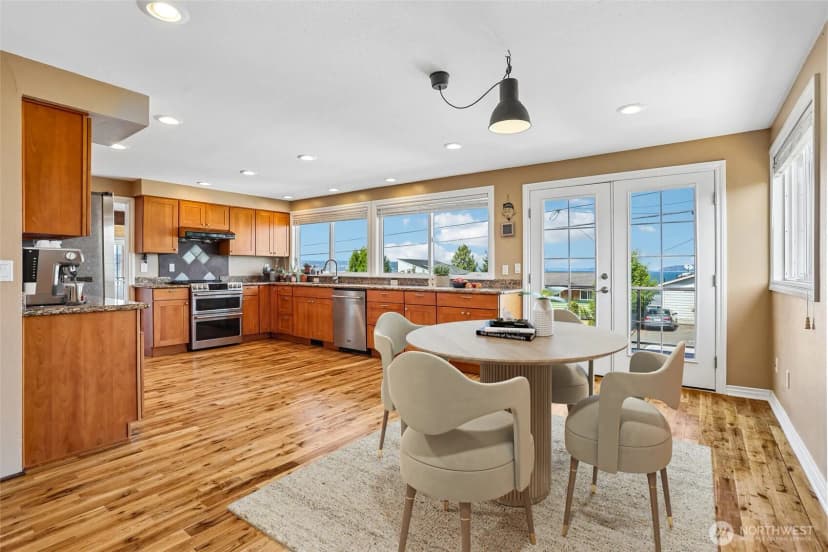 Property photo for 955 2nd Street, Mukilteo photo 16