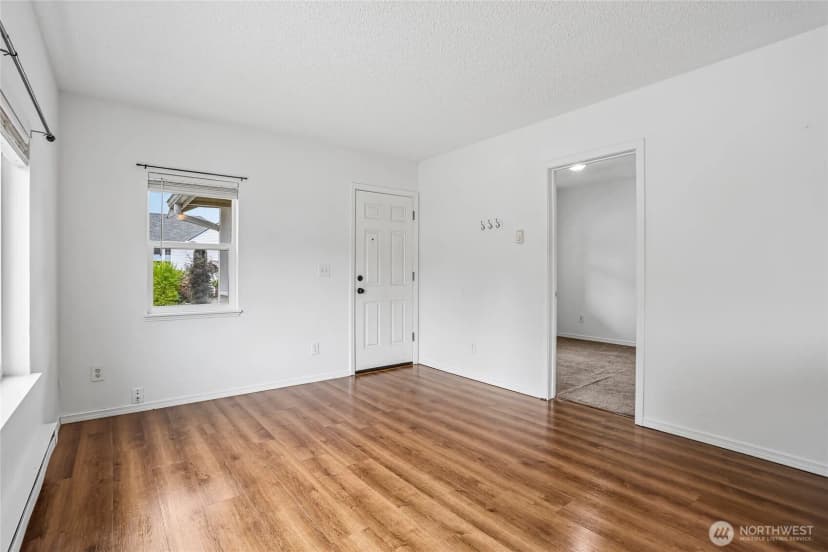 Property photo for 601 W Hazel Street, Mount Vernon photo 3