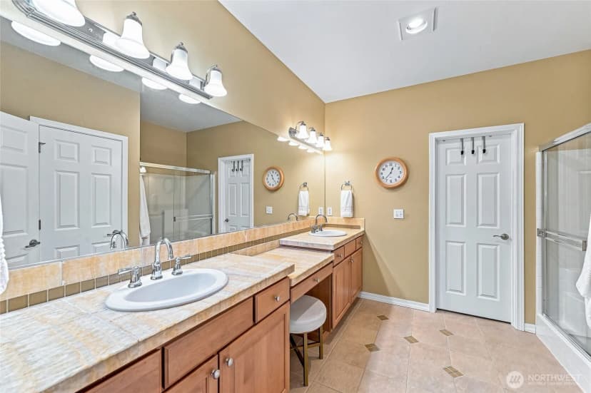 Property photo for 12026 Big Leaf Way Ne, Redmond photo 18