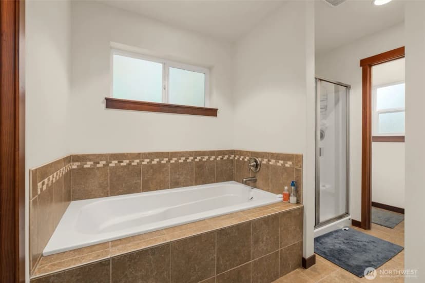 Property photo for 19036 18th Avenue Ne, Shoreline photo 20