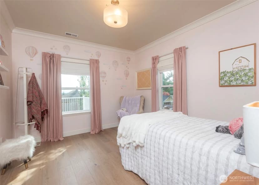 Property photo for 3820 Burke Avenue N, Seattle photo 24