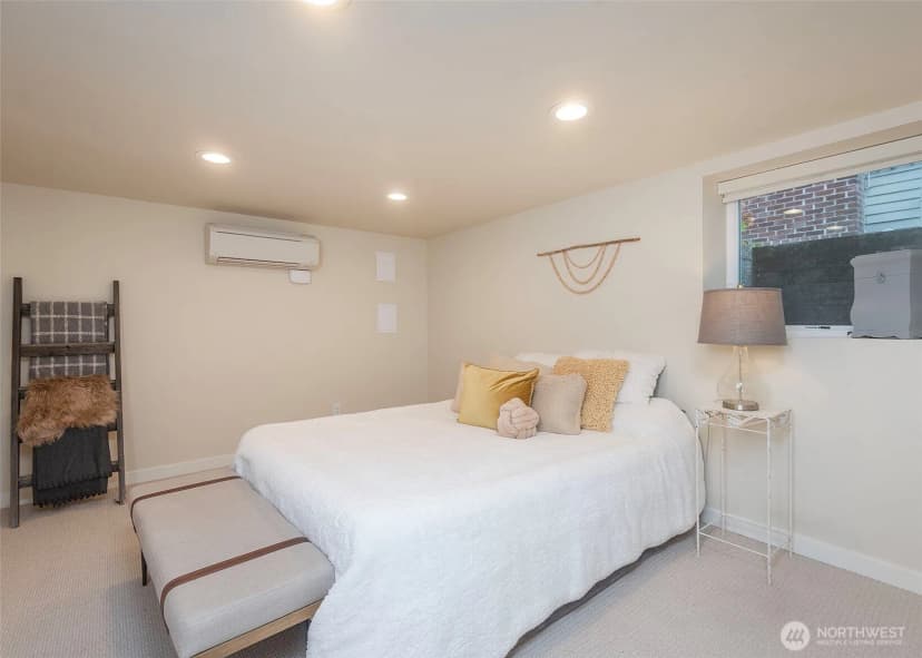 Property photo for 3820 Burke Avenue N, Seattle photo 32
