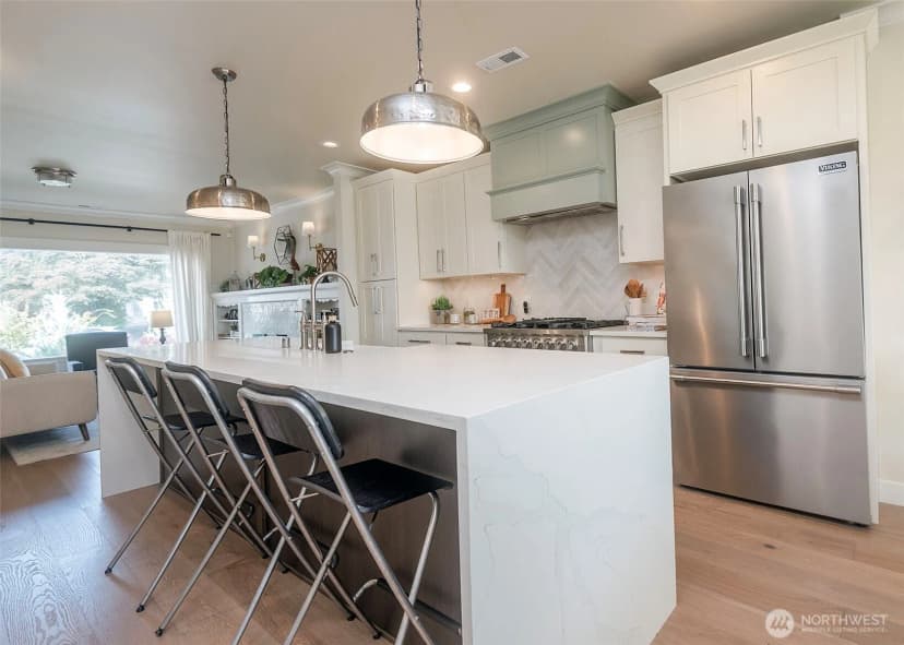 Property photo for 3820 Burke Avenue N, Seattle photo 12