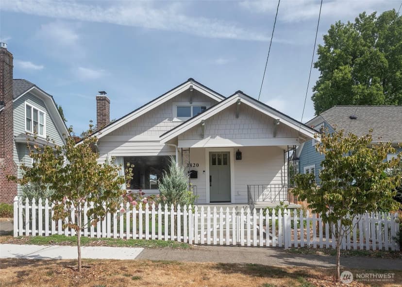 Property photo for 3820 Burke Avenue N, Seattle photo 2