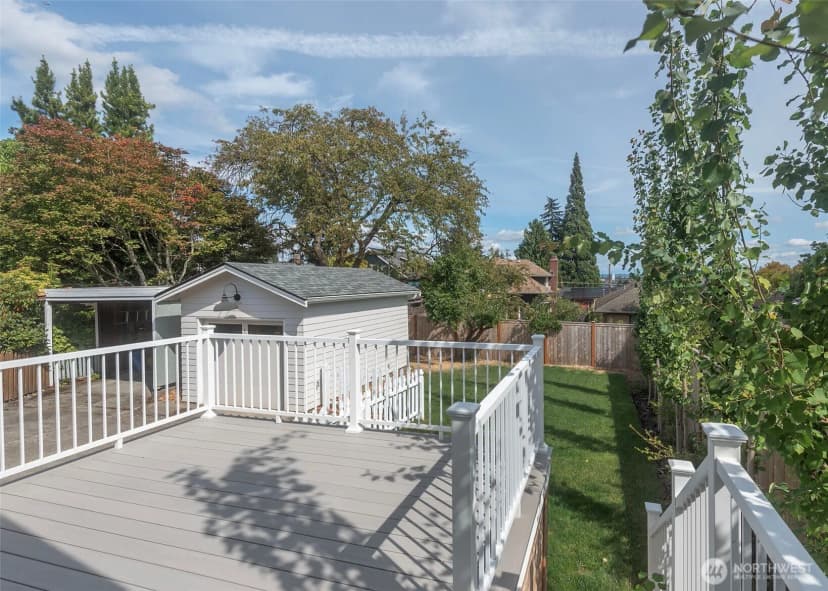 Property photo for 3820 Burke Avenue N, Seattle photo 35