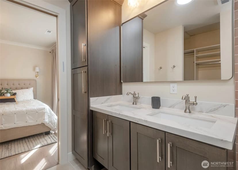 Property photo for 3820 Burke Avenue N, Seattle photo 19