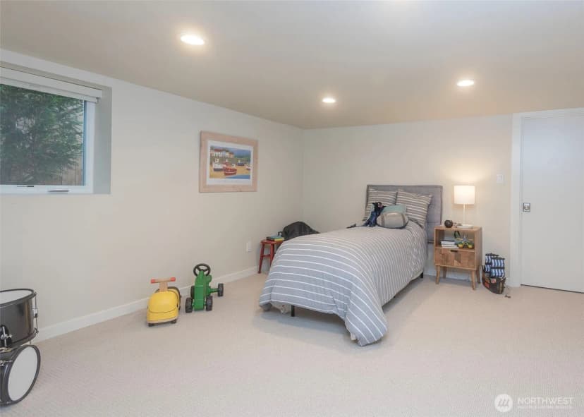 Property photo for 3820 Burke Avenue N, Seattle photo 31