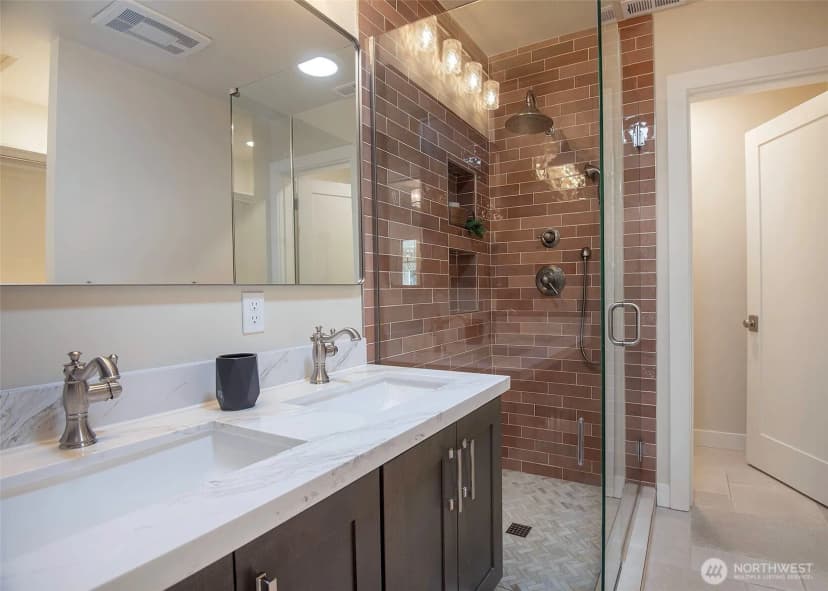 Property photo for 3820 Burke Avenue N, Seattle photo 22
