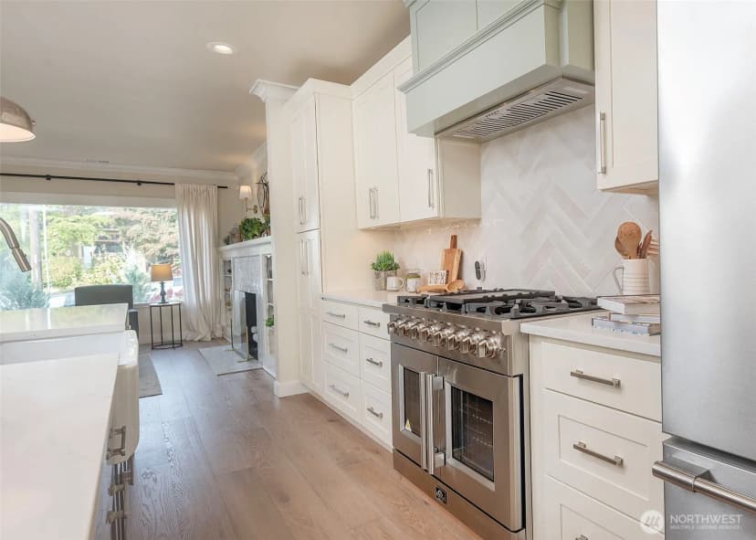 Property photo for 3820 Burke Avenue N, Seattle photo 11