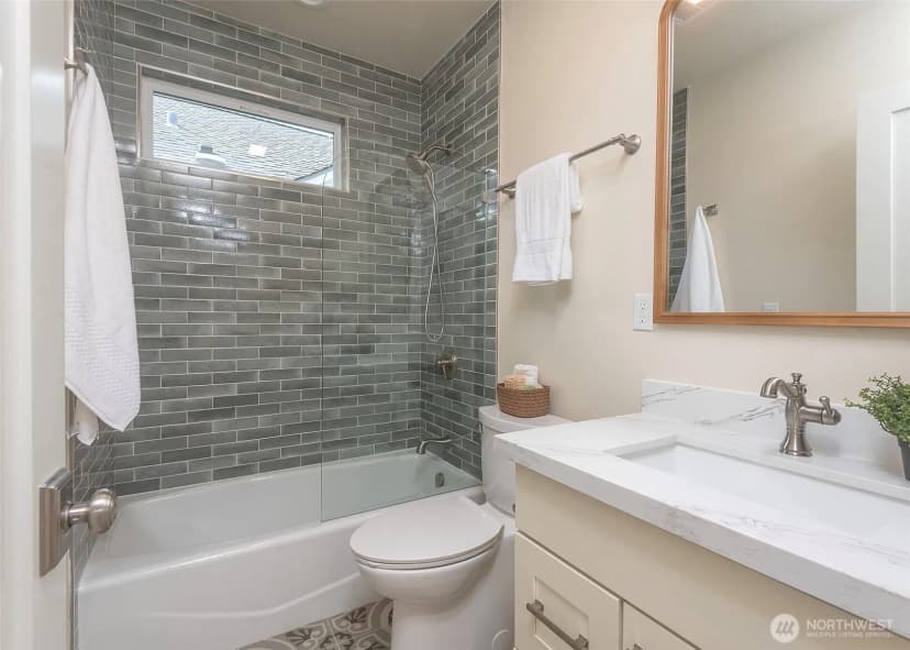 Property photo for 3820 Burke Avenue N, Seattle photo 25