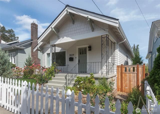 Property photo for 3820 Burke Avenue N, Seattle photo 3
