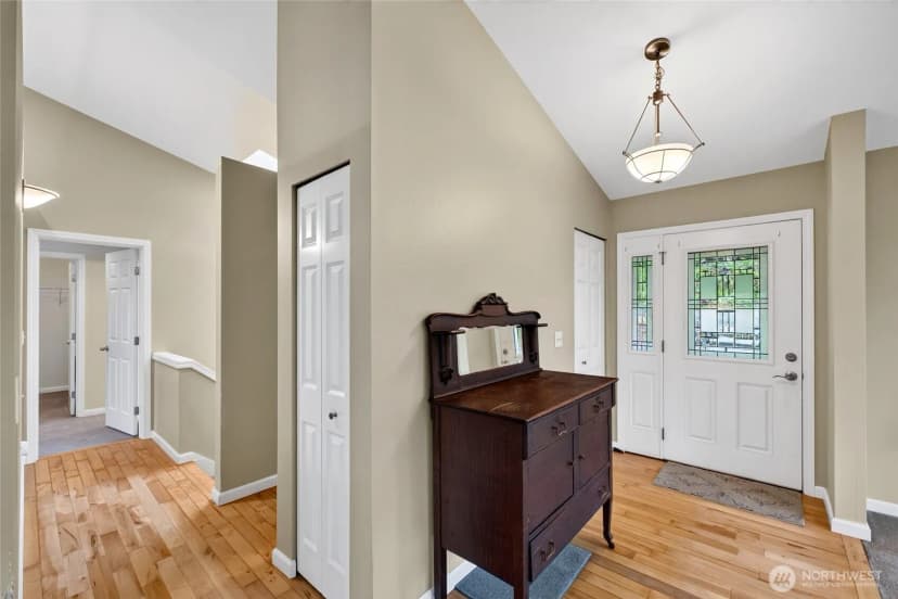Property photo for 13204 Emerald Drive Nw, Gig Harbor photo 8