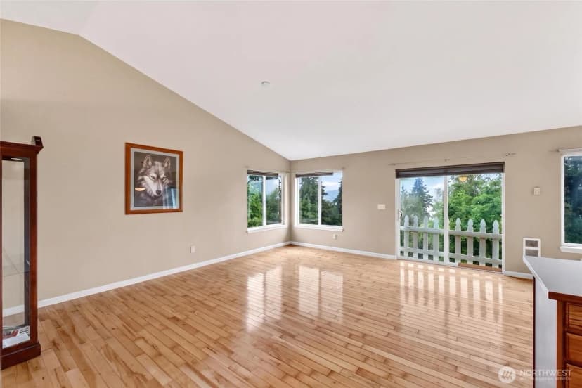 Property photo for 13204 Emerald Drive Nw, Gig Harbor photo 9