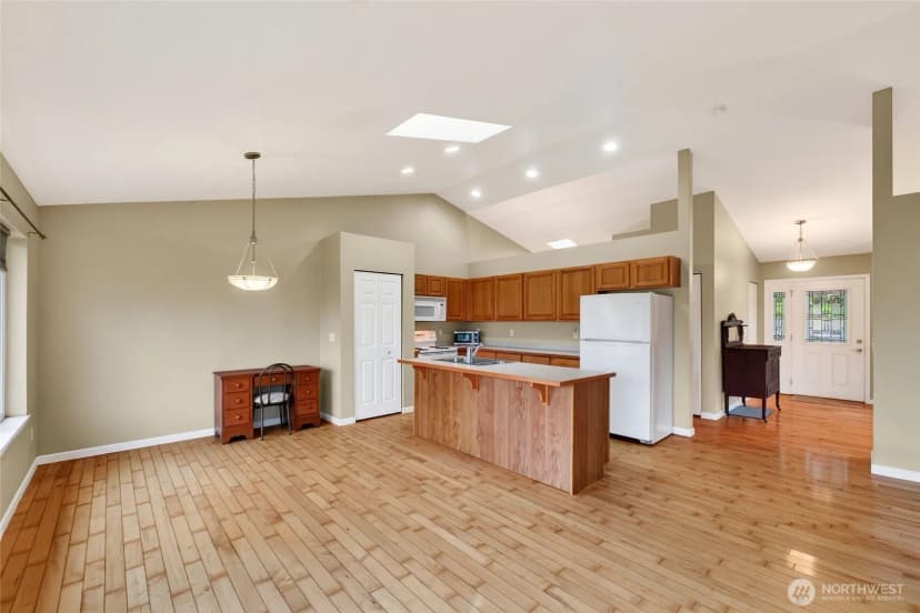 Property photo for 13204 Emerald Drive Nw, Gig Harbor photo 11