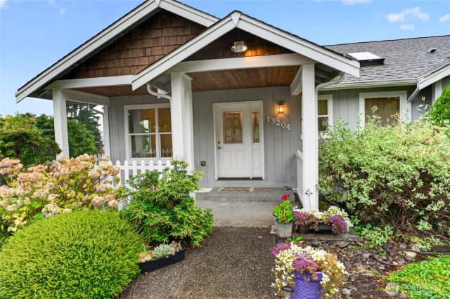 Property photo for 13204 Emerald Drive Nw, Gig Harbor photo 2