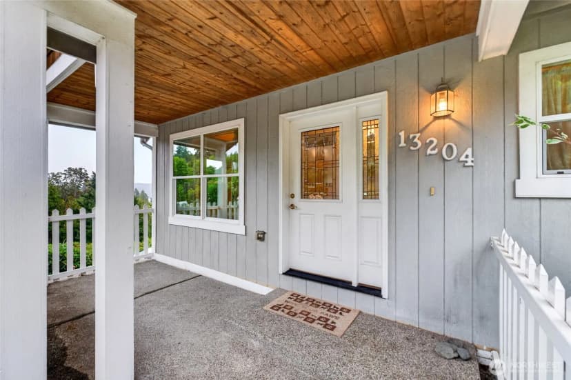 Property photo for 13204 Emerald Drive Nw, Gig Harbor photo 3