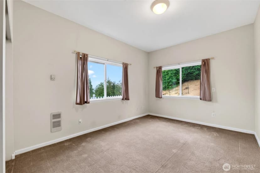 Property photo for 13204 Emerald Drive Nw, Gig Harbor photo 25