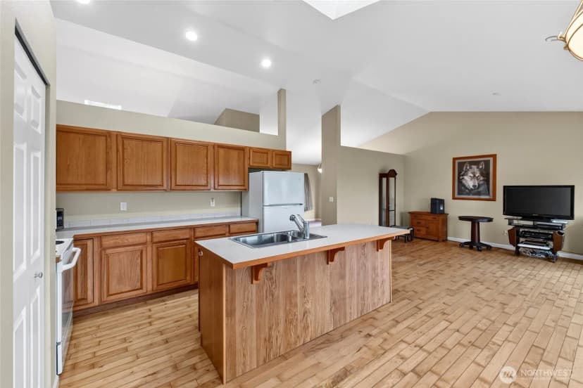 Property photo for 13204 Emerald Drive Nw, Gig Harbor photo 12