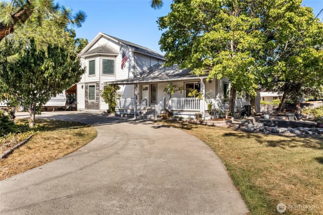 Property photo for 221 N Canyon Road, Yakima