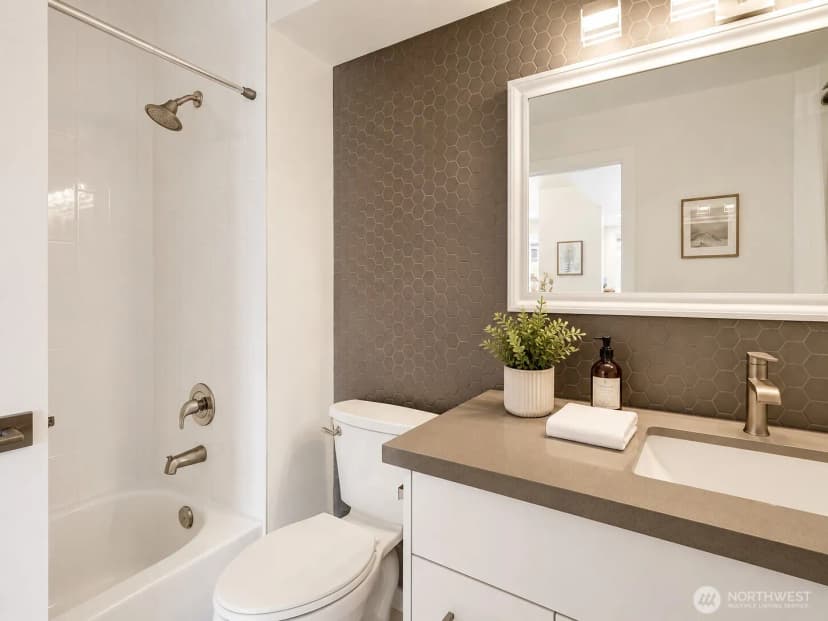 Property photo for 712 E Denny Way #502, Seattle photo 8