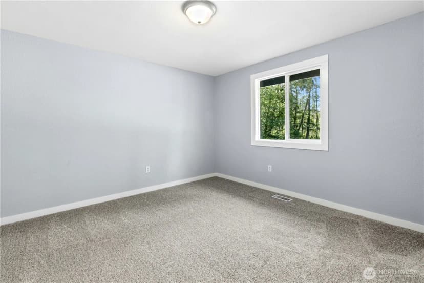 Property photo for 3671 Dundee Way, Oak Harbor photo 18