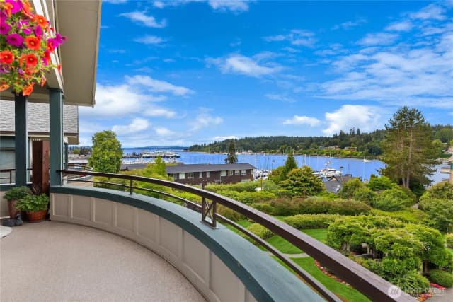 Property photo for 450 Wood Avenue Sw #3b, Bainbridge Island