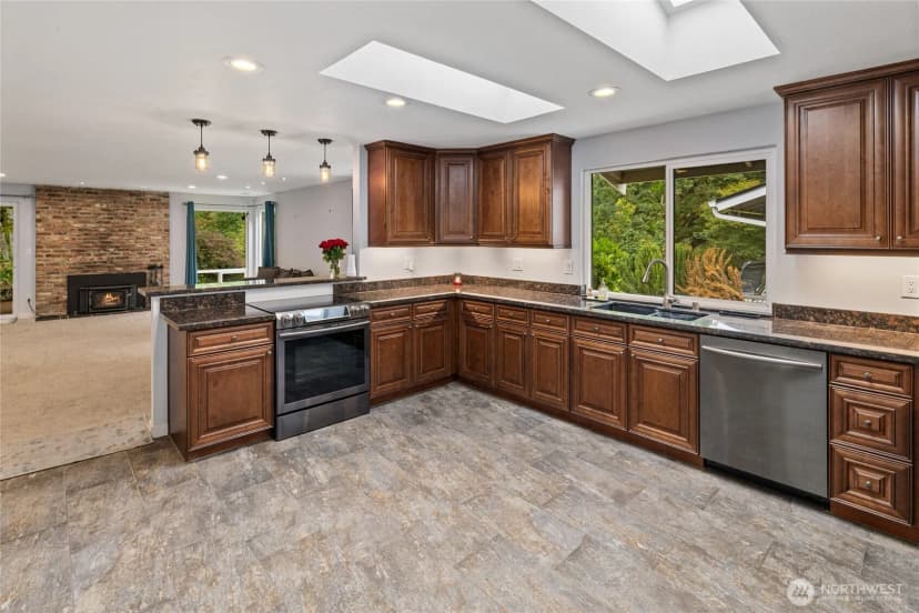 Property photo for 8126 70th Avenue Ct Sw, Lakewood photo 15