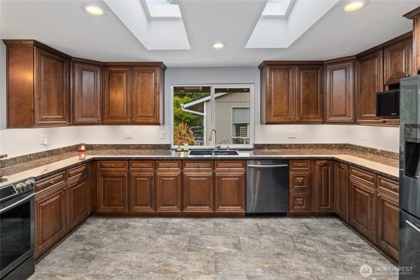 Property photo for 8126 70th Avenue Ct Sw, Lakewood photo 14