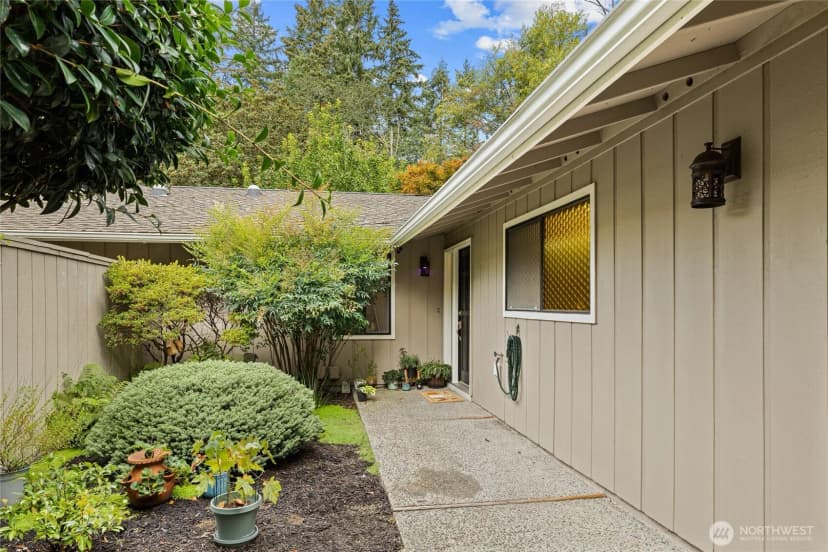 Property photo for 8126 70th Avenue Ct Sw, Lakewood photo 2