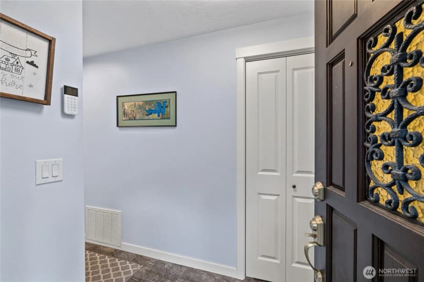 Property photo for 8126 70th Avenue Ct Sw, Lakewood photo 4